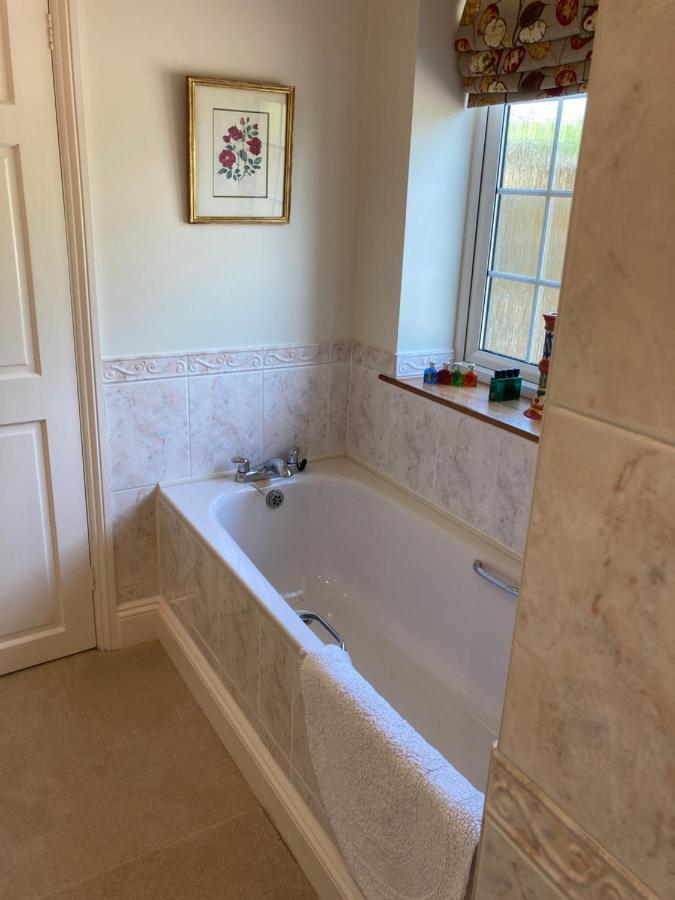 Exclusive 2 Bedroom Apartment With Summer House And Hot Tub Daventry Exterior photo